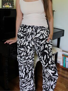 Veronica M Black & White Abstract Wide-Leg Pants size M